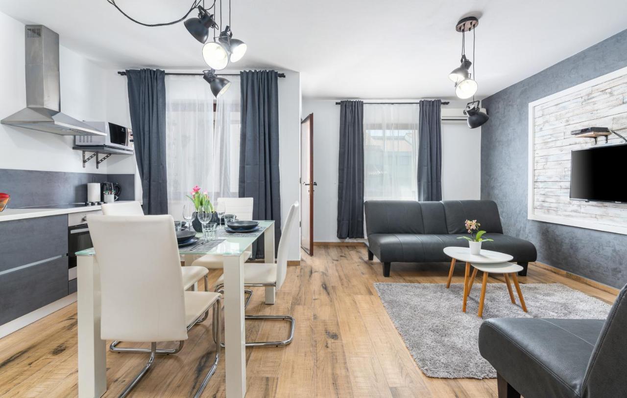 Apartments Ariana Umag Exteriör bild