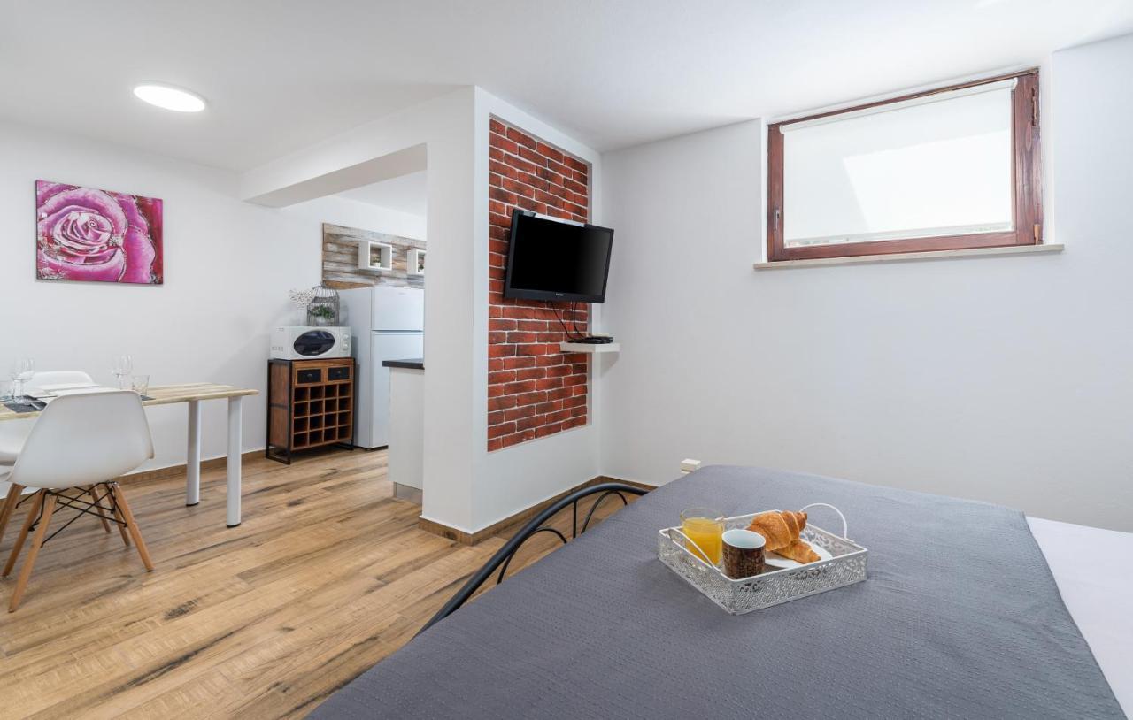 Apartments Ariana Umag Exteriör bild